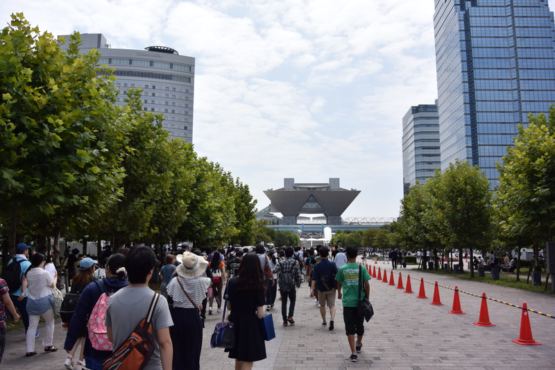 Illustration for article titled Japan, A Dogapult Trip, Part 5: Cars and Cosplay and Comiket!